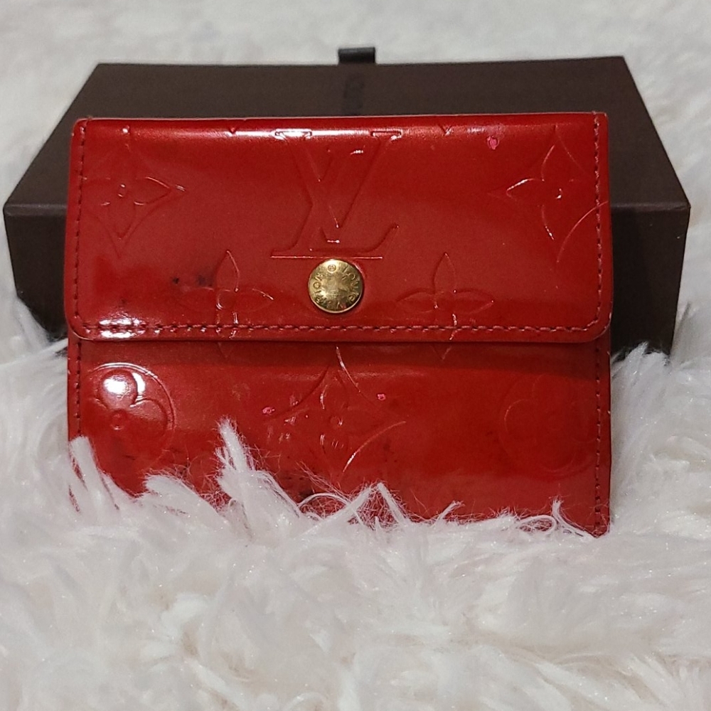 💯 Authentic Vernis small short wallet 🍀